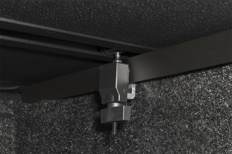 Extang 17-19 Nissan Titan (5ft 6in) (w/Rail System) Solid Fold 2.0
