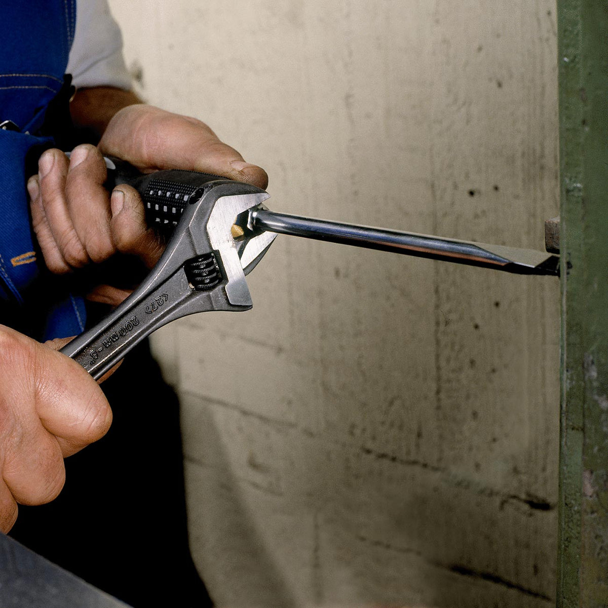 Bahco 8-Inch Shark Wide Jaw Adjustable Wrench with Serrated Pipe Jaws, BAH31RUS