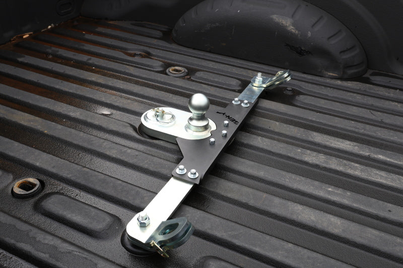 Gen-Y 20-24 GM Short/Long Bed GoosePuck II 5in Offset Ball Puck Mount 25K TW w/Safety Chain Anchors