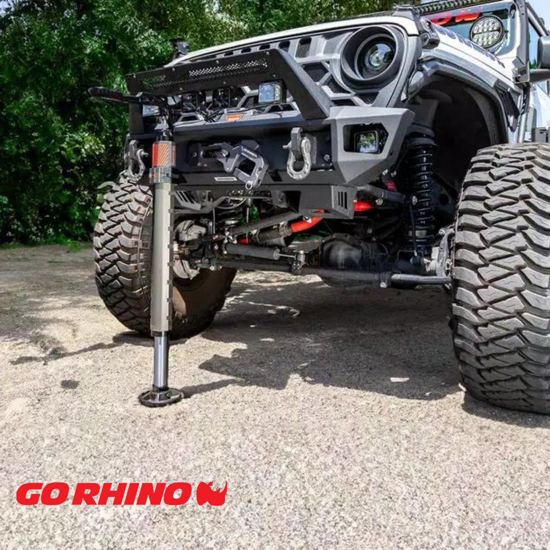 Elevate your jack with Go Rhino’s El Gato Hydraulic Lift.