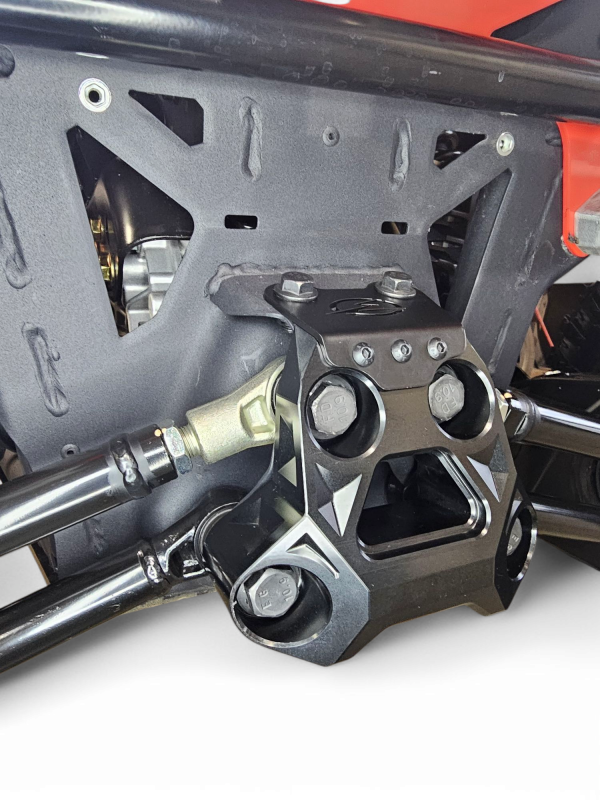Elektric Offroad 2024+ Can-Am Maverick R Radius Rod Plate with Tow Hook – Anodized Black