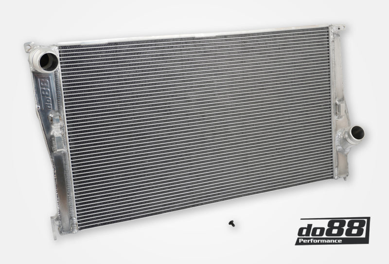 do88 Manual Radiator for BMW 135i and 335i (E82/E88/E9X) N54/N55 Engines - Part Number dobWC-390