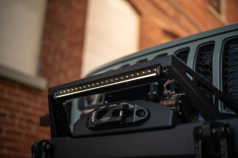 DV8 Offroad 20-Inch Halo Elite Single-Row LED Light Bar with White and Amber Accent Light, Part Number dveBE20SW105W-H