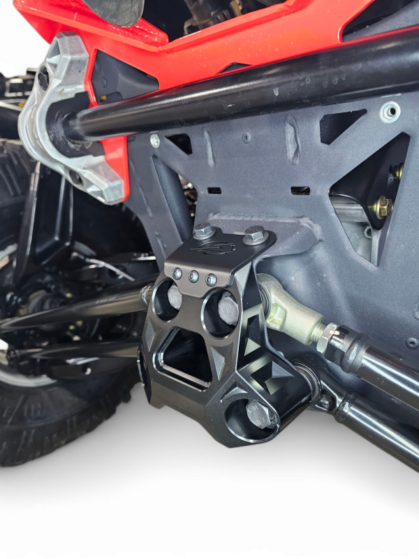 Elektric Offroad 2024+ Can-Am Maverick R Radius Rod Plate with Tow Hook – Anodized Black