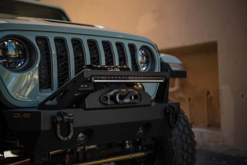 DV8 Offroad 20-Inch Halo Elite Single-Row LED Light Bar with White and Amber Accent Light, Part Number dveBE20SW105W-H
