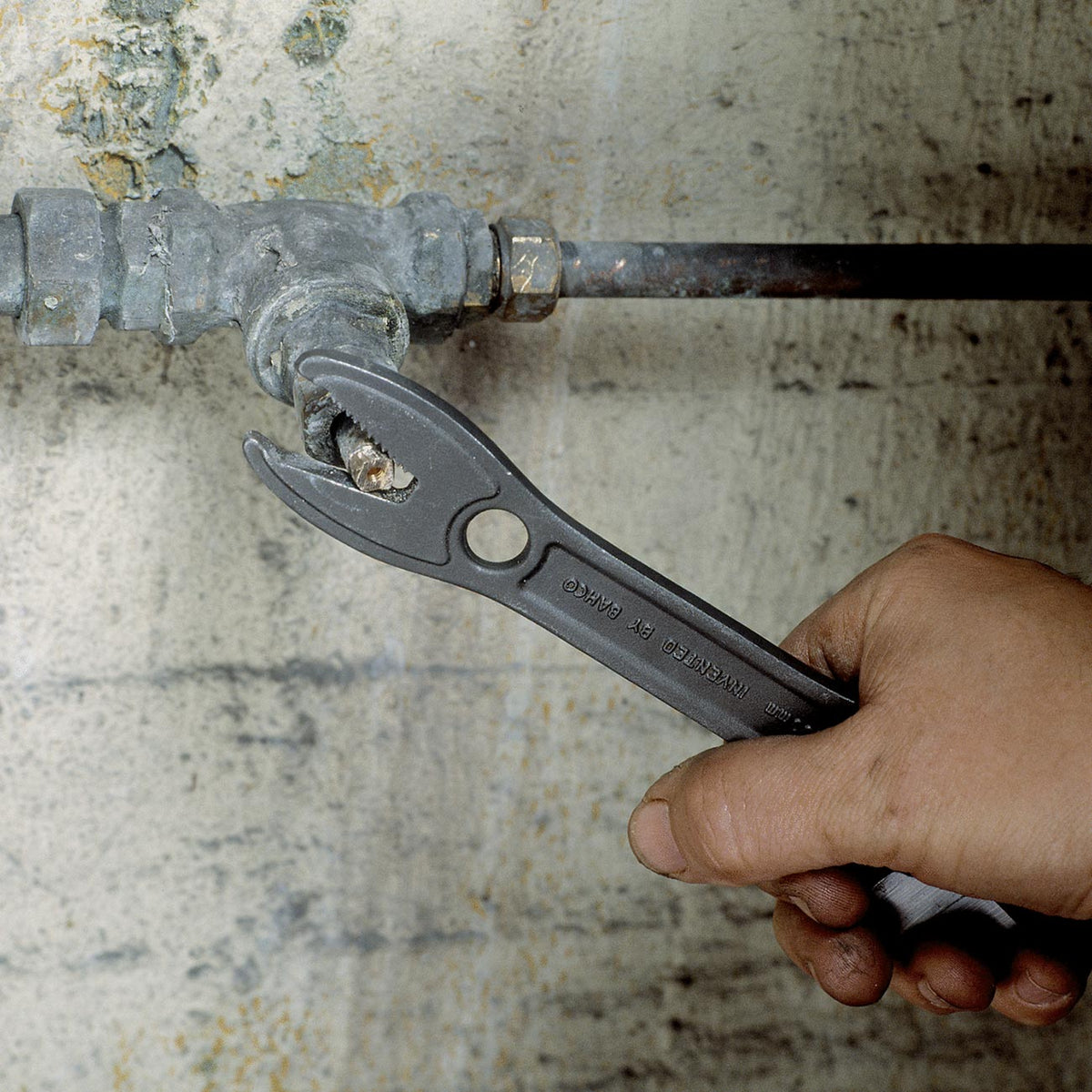 Bahco 8-Inch Shark Wide Jaw Adjustable Wrench with Serrated Pipe Jaws, BAH31RUS