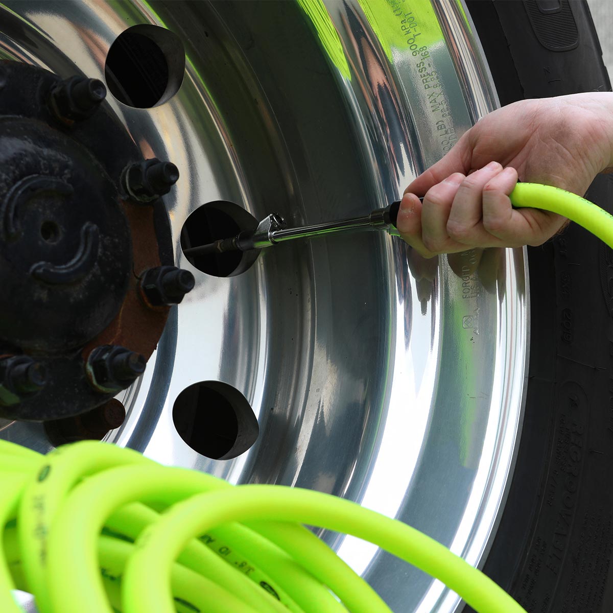Flexzilla HGH2FZ Heavy-Duty Lightweight Truck Tire Inflator Kit with 3/8-Inch x 50-Foot Hose