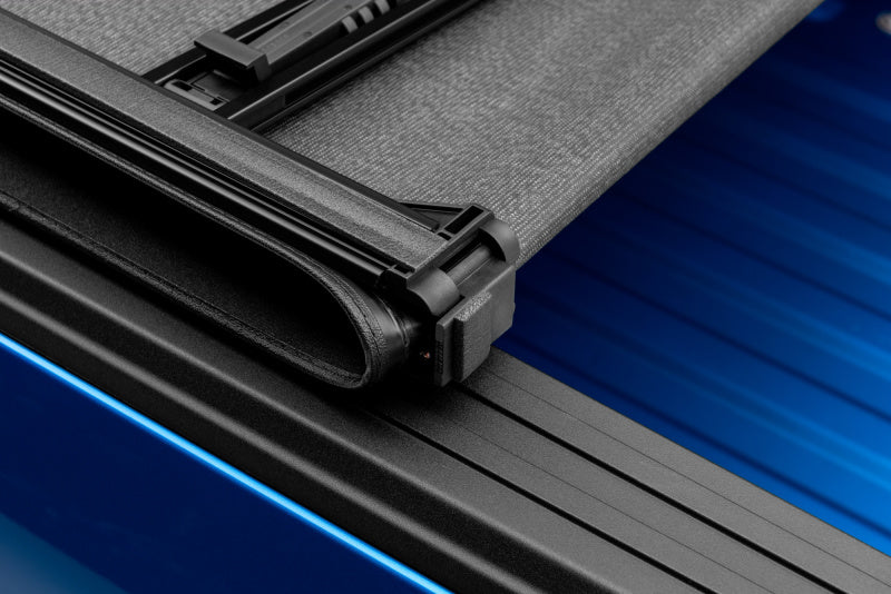 Lund 2023 Nissan Frontier 6ft. Bed - Genesis Elite Tri-Fold Tonneau Cover - Black
