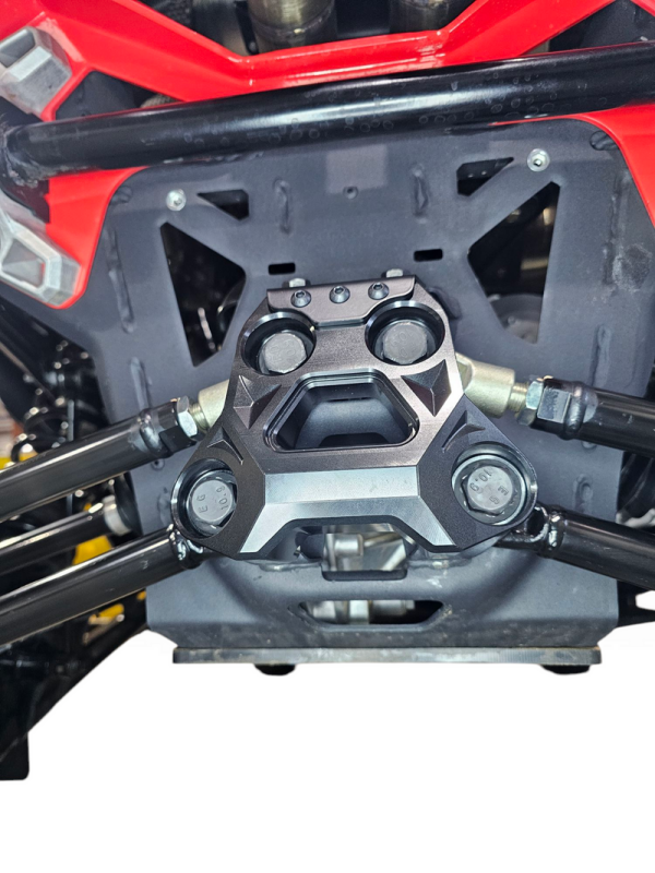 Elektric Offroad 2024+ Can-Am Maverick R Radius Rod Plate with Tow Hook – Anodized Black