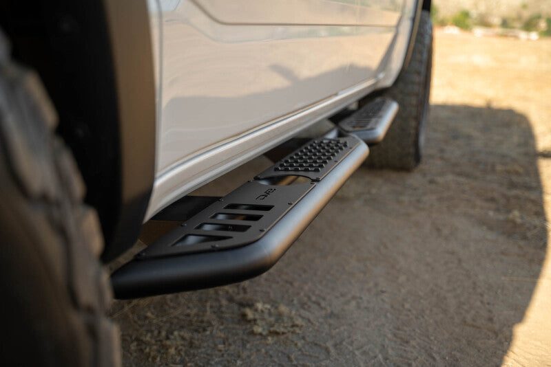DV8 Offroad OE Plus Side Steps for 2019-2025 RAM 1500 Crew Cab, Black Steel - DVE SRDR1-01