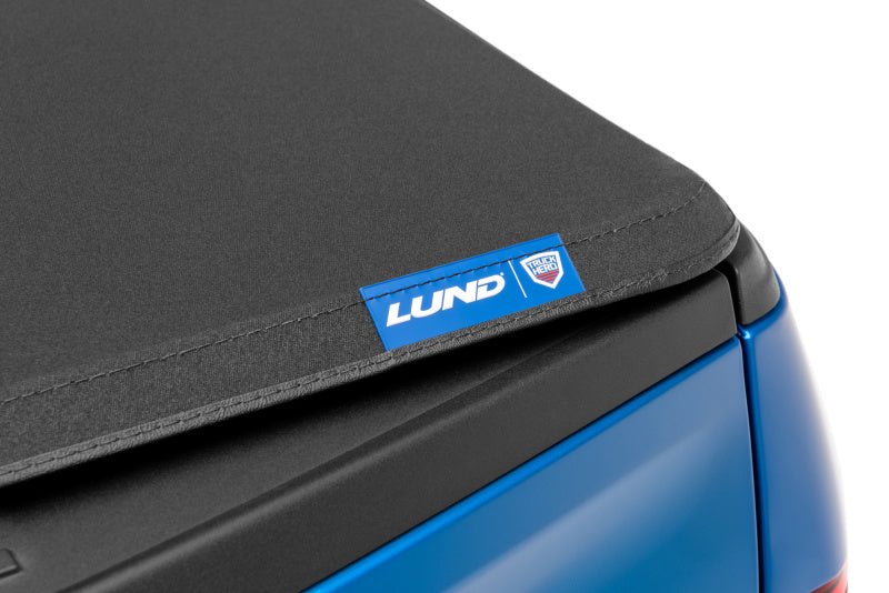 Lund 2022 Nissan Frontier 5ft. Bed - Genesis Elite Tri-Fold Tonneau Cover - Black