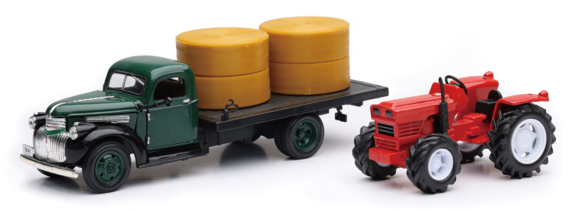 New Ray Toys 1941 Chevy Fltbd Trctr 1:32